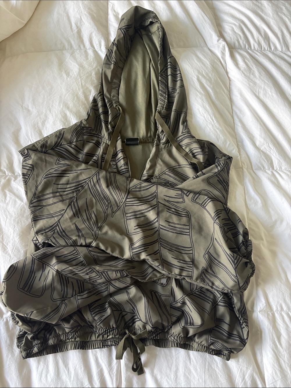 Women’s Hurley Athletic Olive Green Leaf-Print Hoodie Pull Over - Large